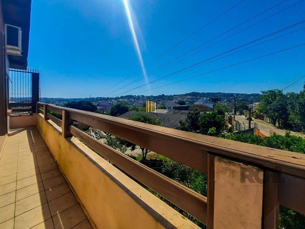 Excelente casa de 240m² com 4 dormitórios e 2 vagas.