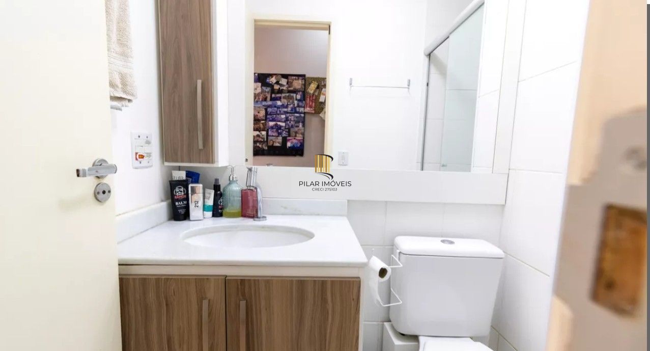 Apartamento de 2 dormitórios com 1 vaga de garagem escriturada, na Rua Dom Vital, Bairro Glória.