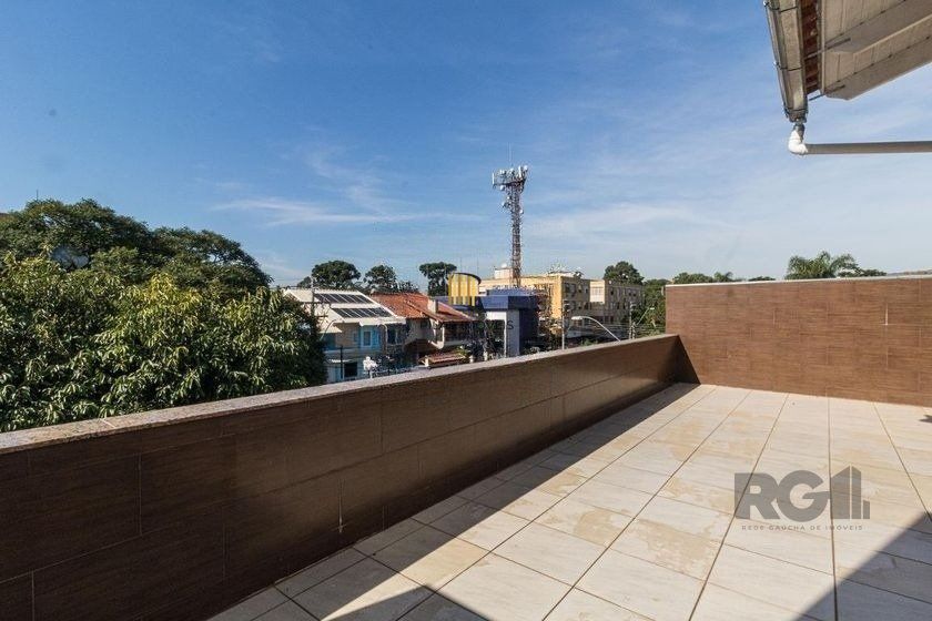 Casa Mista 266m² - 4 dormitórios, 1 suíte, 3 vagas no bairro Parque Santa Fé