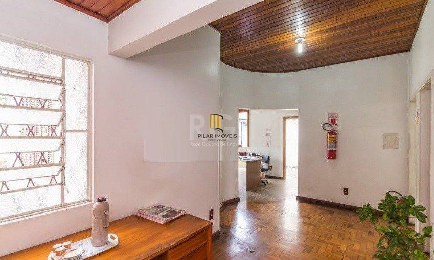 Predio para Venda - 120m², 3 dormitórios, 3 vagas - Partenon
