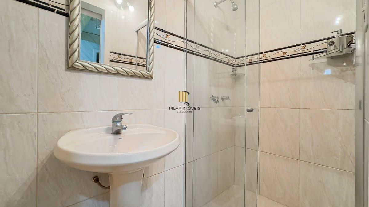 Sobrado de 3 dormitórios e 91m² à venda em Parque Santa Fé, Porto Alegre.