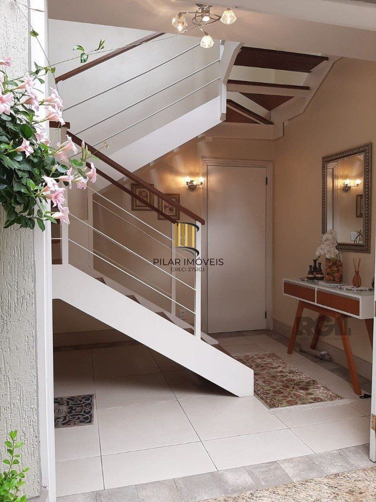 Casa de 4 dormitórios no bairro Glória