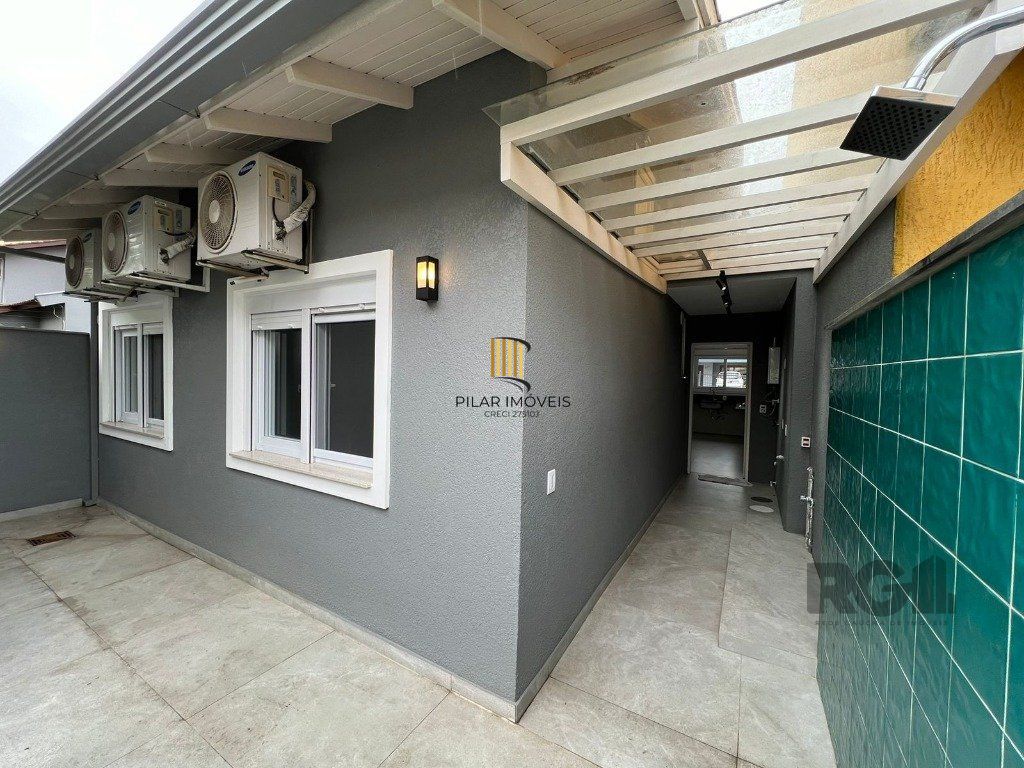 Casa 2 dormitórios no bairro Hípica
