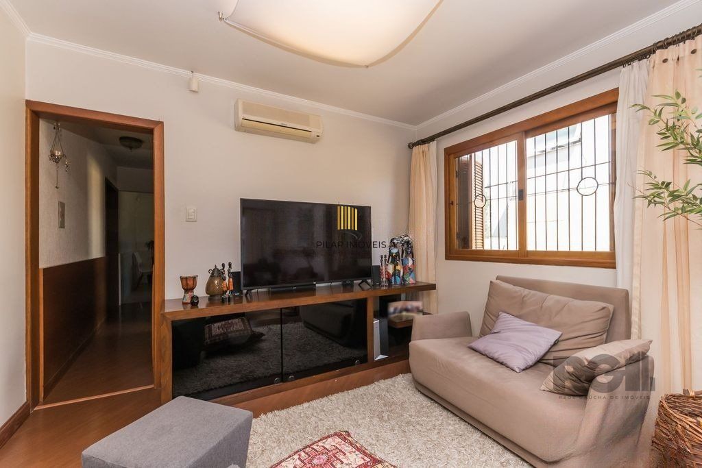 Casa de 3 dormitórios no bairro Chácara das Pedras
