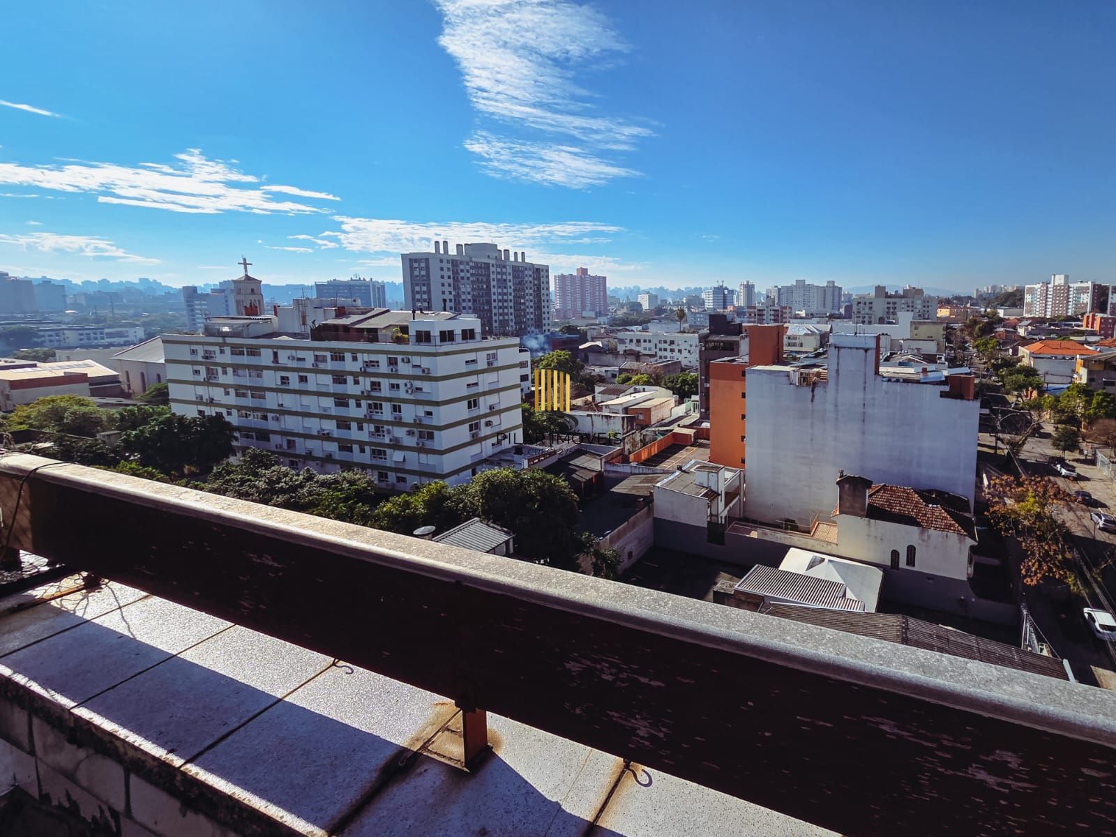 COBERTURA NO MENINO DEUS - 2 DORM, 2 BANH, 2 VAGAS COBERTAS - VISTA PANORÂMICA