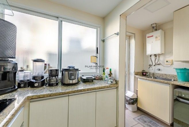 Casa em Condomínio à venda com 4 dormitórios, 248m² e 4 vagas no bairro Teresópolis, em Porto Alegre .