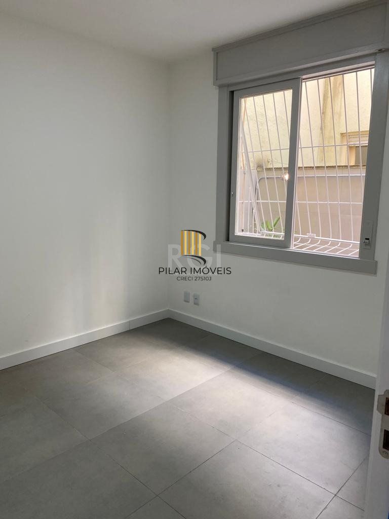 Apartamento térreo - 1 suíte, pátio e lavabo no bairro Petrópolis