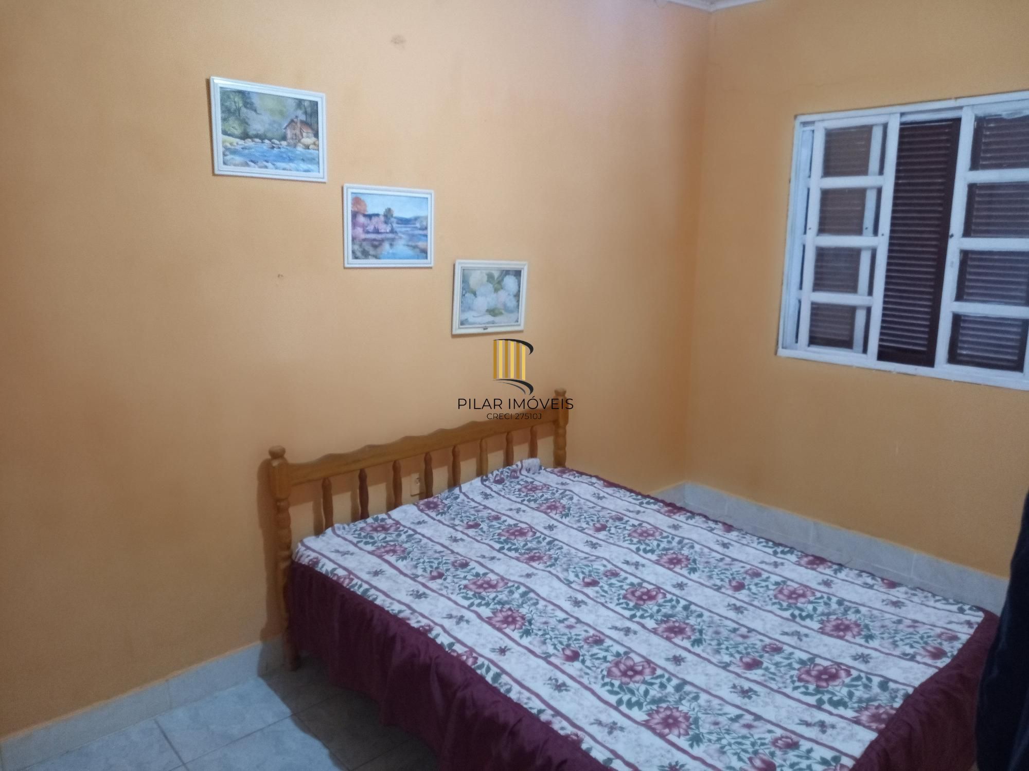 2 casas no pátio em Magistério