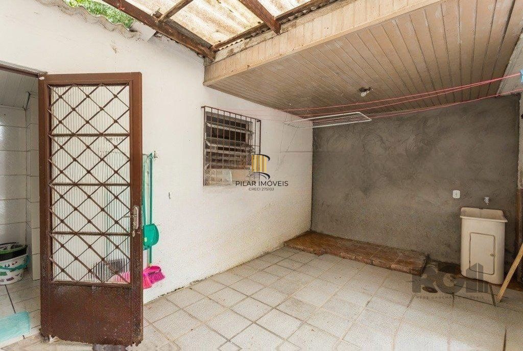 Casa de 2 dormitórios no bairro Jardim Sabará