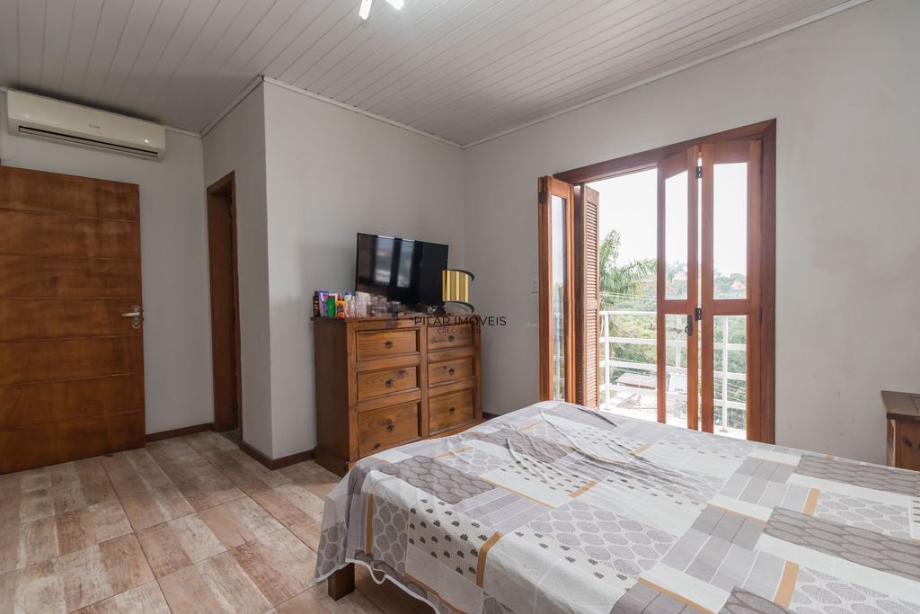 Casa de 6 dormitórios à venda Bairro Vila Nova - Porto Alegre