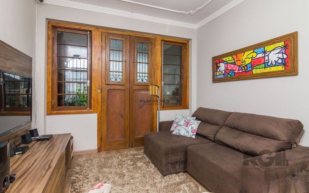 Casa 03 dormitórios com piscina próxima a Av. Prof. Oscar Pereira e todos os recursos do bairro.