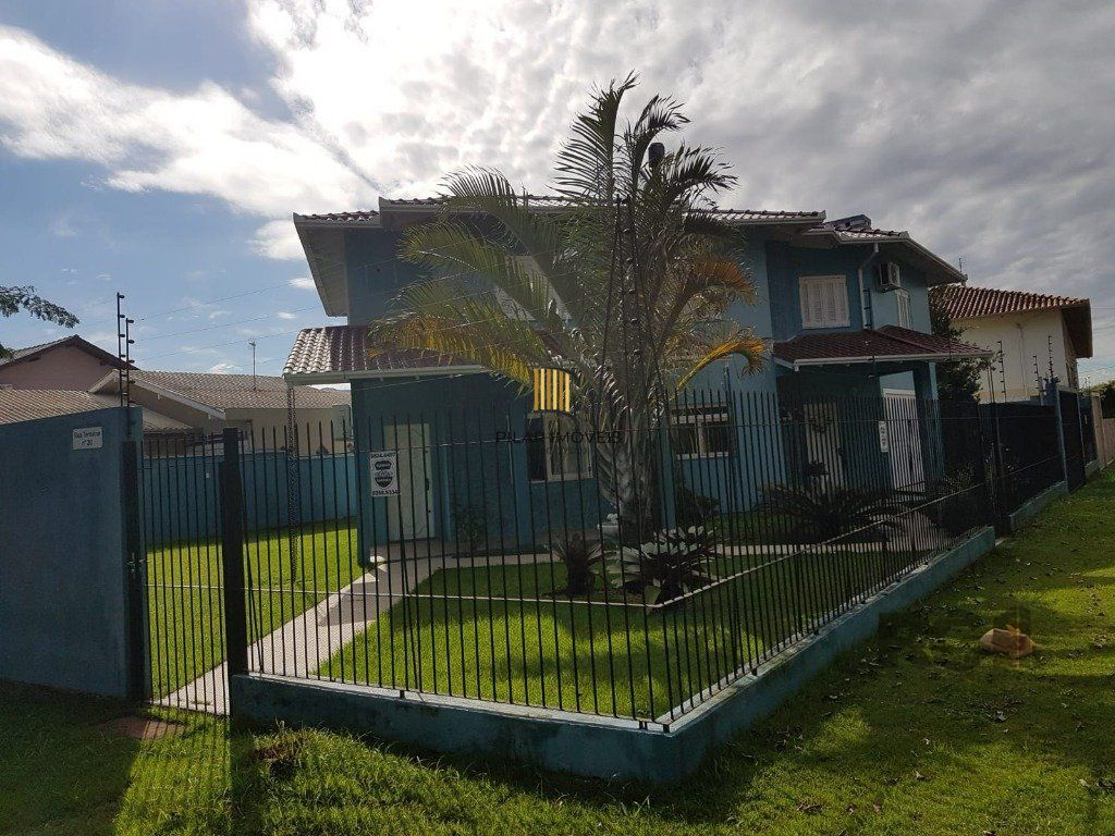 Casa 4 dormitórios no bairro Centenário