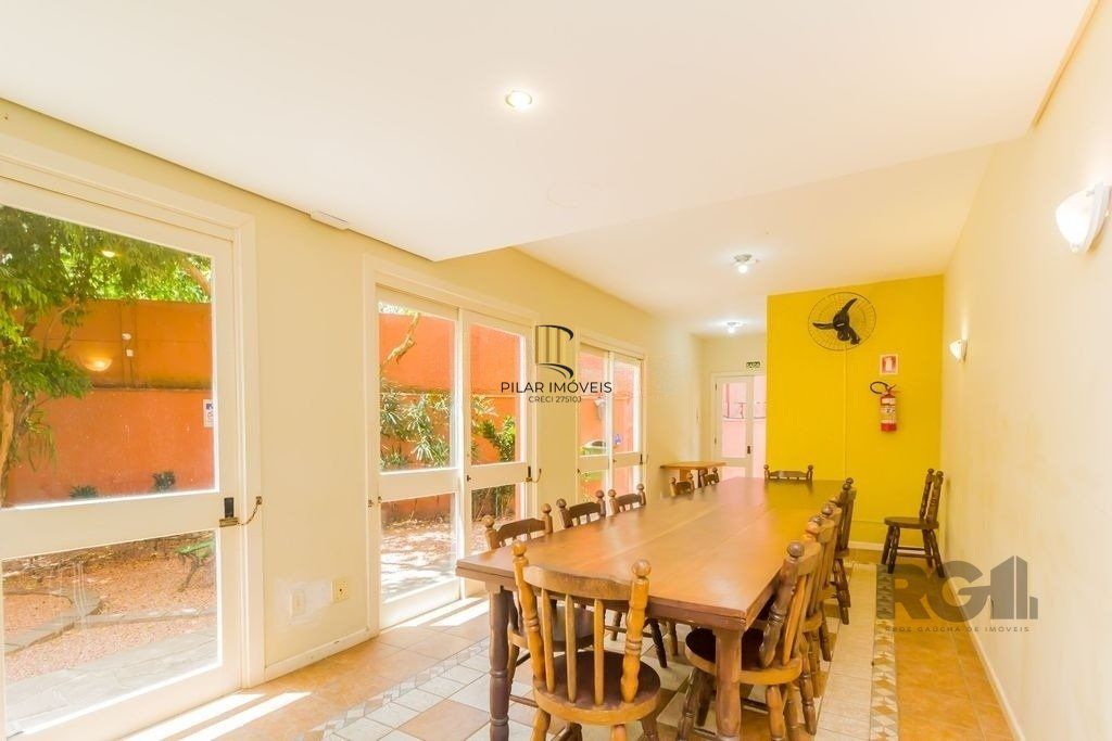 Casa em condomínio 110m² - 3 dormitórios sendo 1 suíte e 1 vaga de garagem no bairro Teresópolis