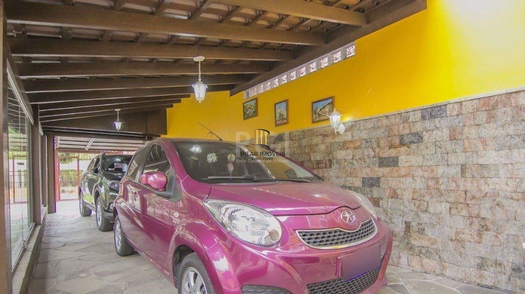 Casa para Venda - 252m², 3 dormitórios, sendo 1 suites, 3 vagas - Parque Santa Fé