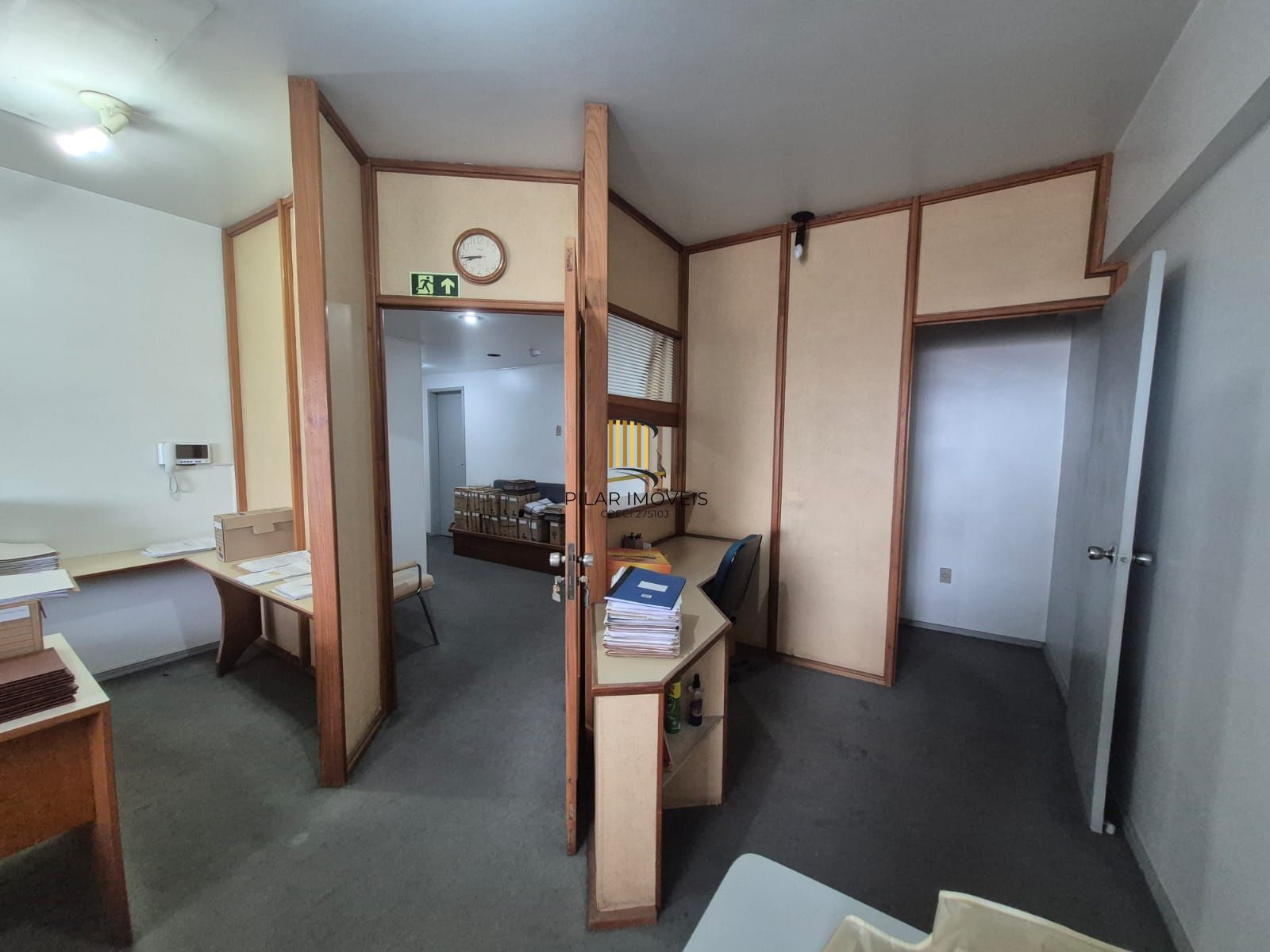 Vende conjunto de salas com 121,07 m²