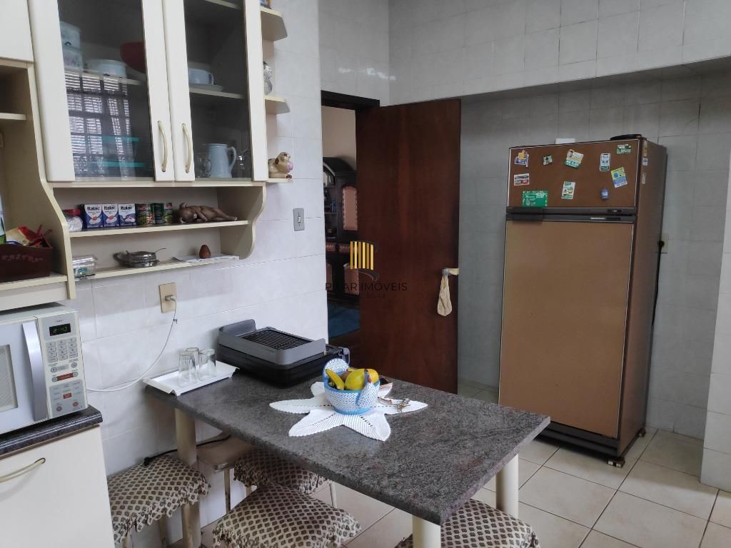 Casa para Venda - 460m², 3 dormitórios, 3 vagas - Três Figueiras
