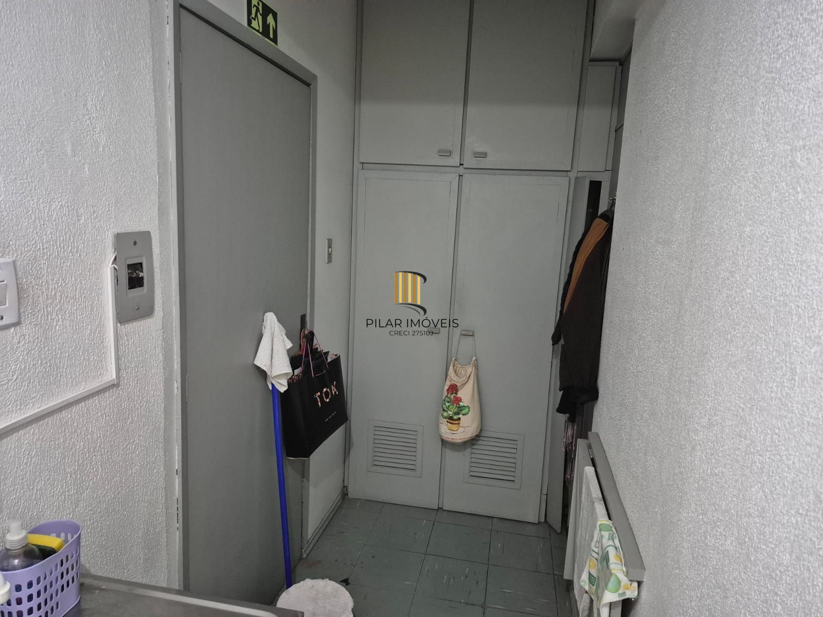 Vende conjunto de salas com 121,07 m²