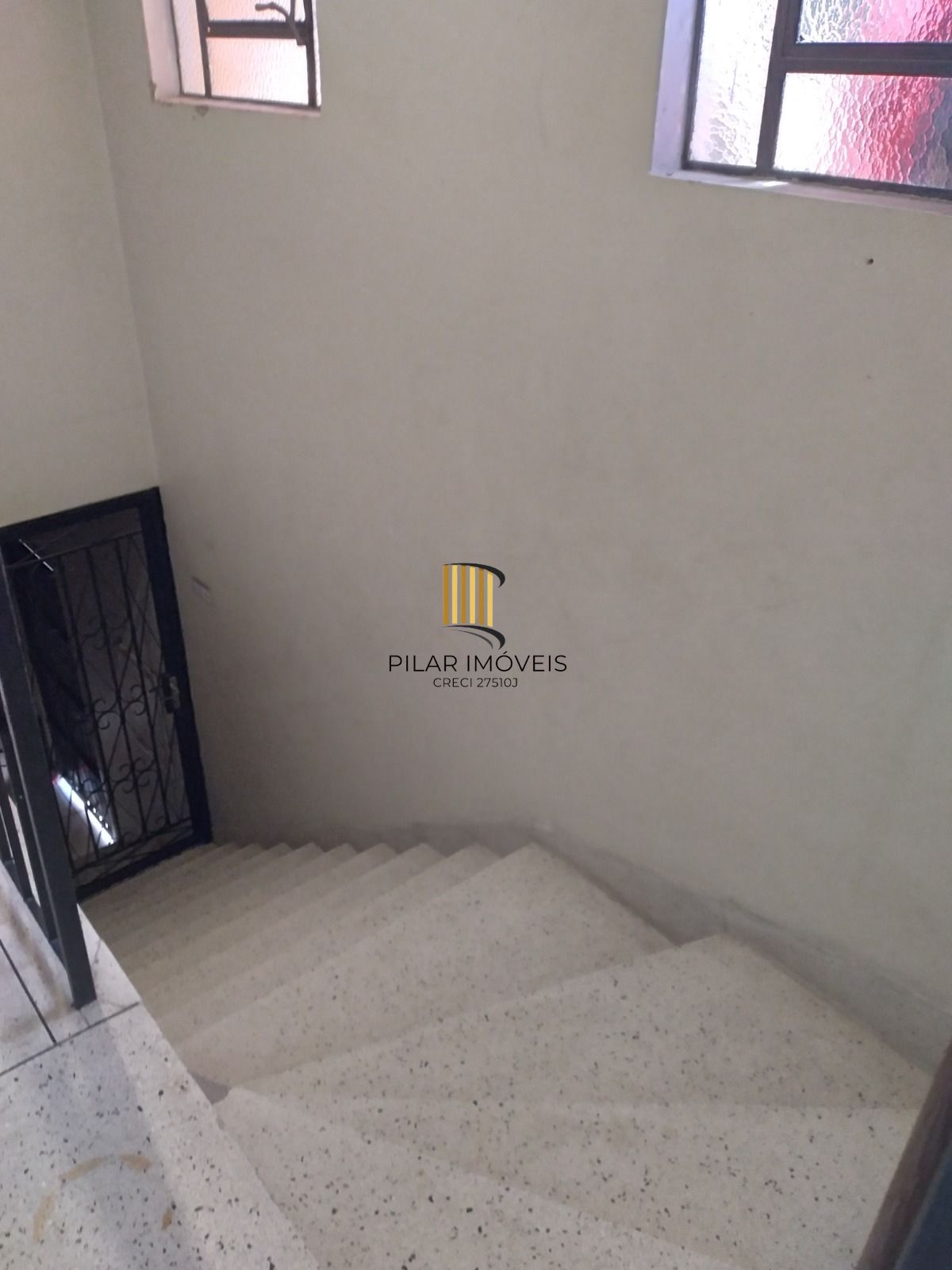 Venda de estúdio semi mobiliado no Passo d'Areia por 138mil!