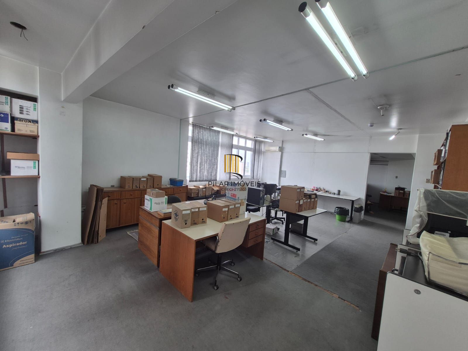 Vende conjunto de salas com 121,07 m²