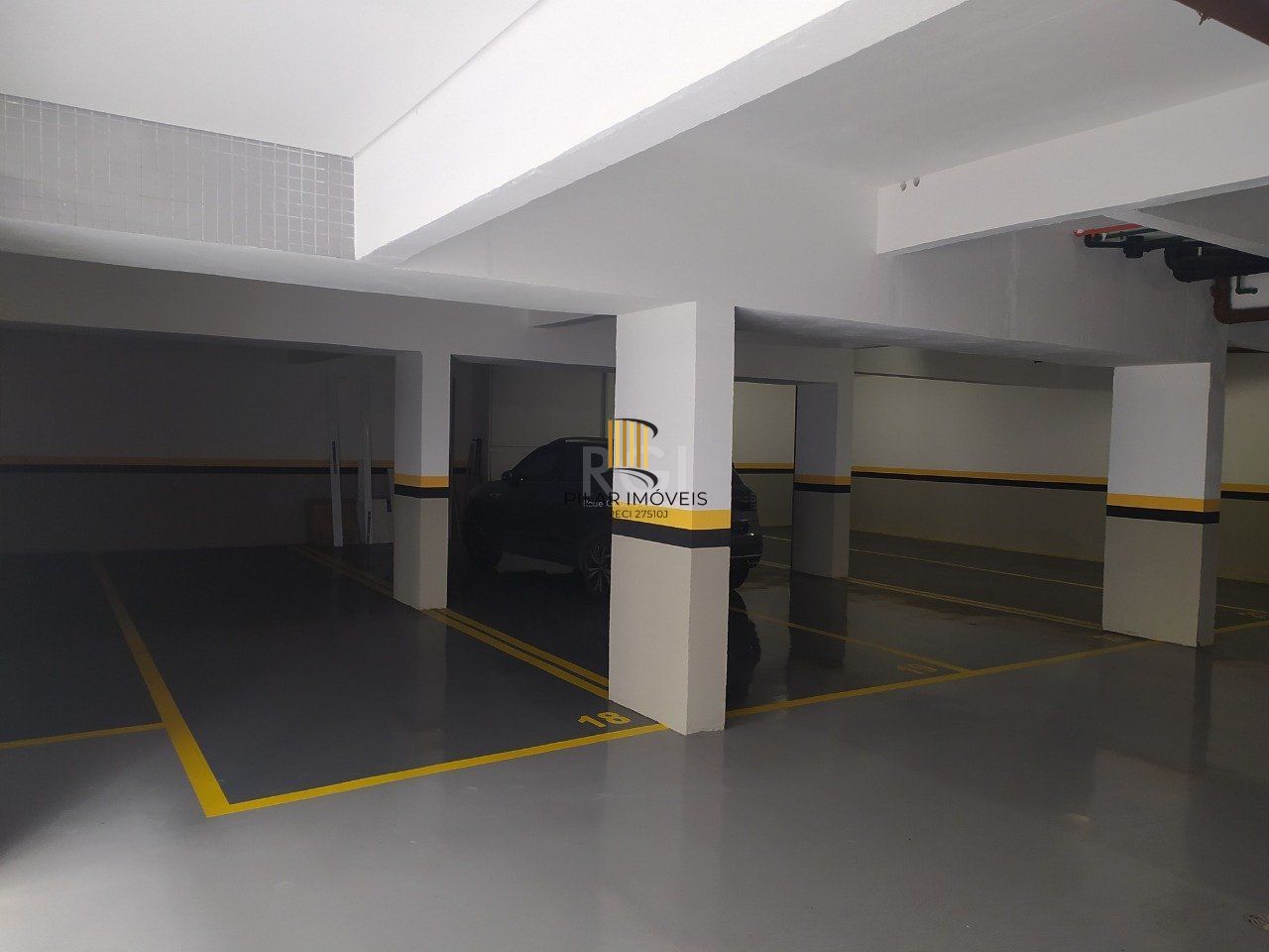 Apartamento para Venda - 123.71m², 3 dormitórios, sendo 1 suites, 1 vaga - Petrópolis