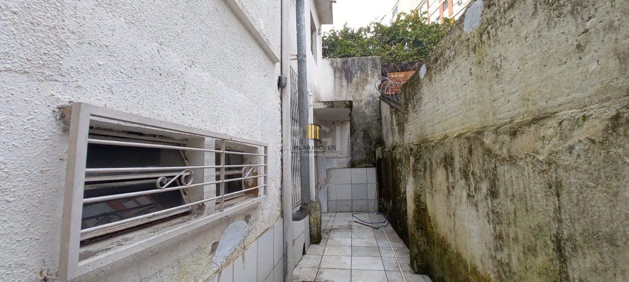 Sobrado para Venda - 110m², 4 dormitórios, sendo 1 suites, 2 vagas - Floresta