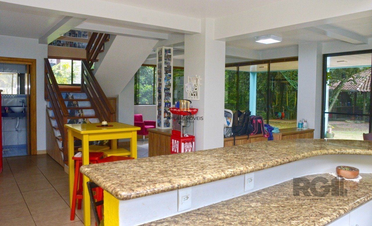 Casa de Condomínio 3 dormitórios no bairro Elsa