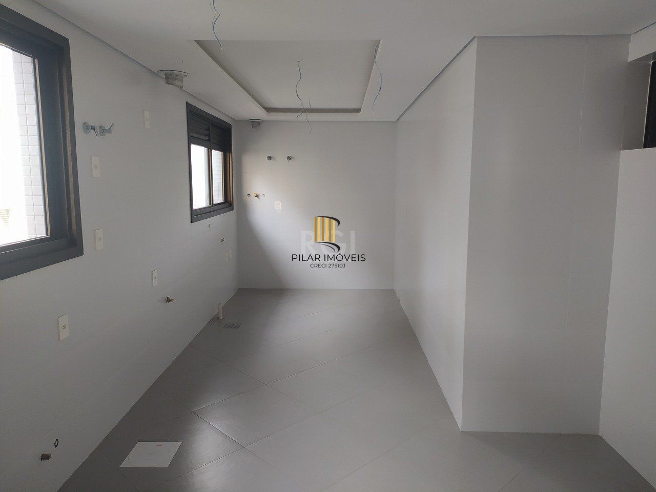 Apartamento para Venda - 123.71m², 3 dormitórios, sendo 1 suites, 1 vaga - Petrópolis