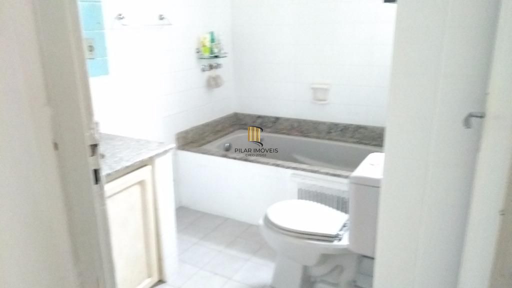 Casa para Venda - 485m², 5 dormitórios, sendo 1 suites, 1 vaga - Petrópolis