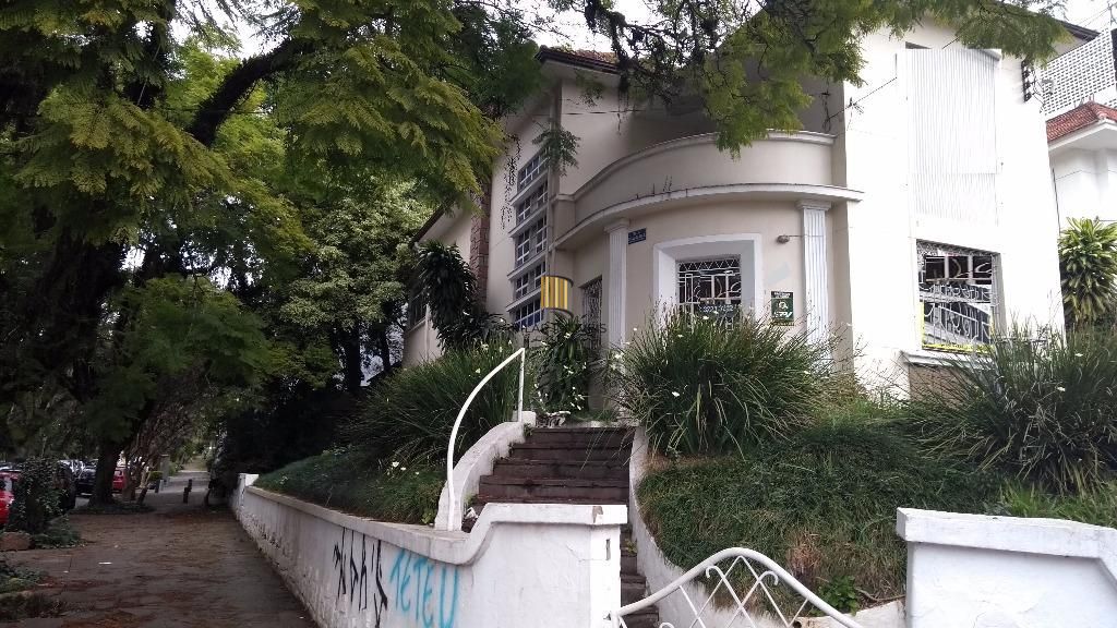 Casa para Venda - 485m², 5 dormitórios, sendo 1 suites, 1 vaga - Petrópolis