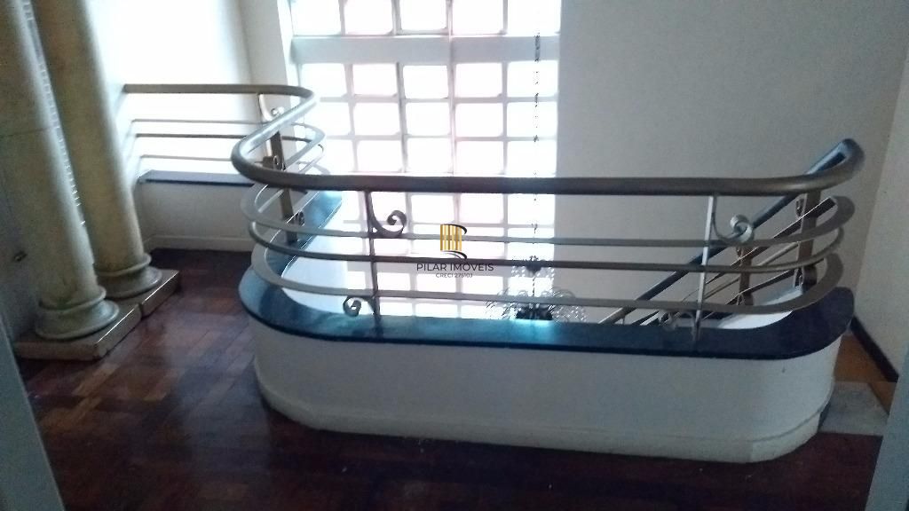 Casa para Venda - 485m², 5 dormitórios, sendo 1 suites, 1 vaga - Petrópolis