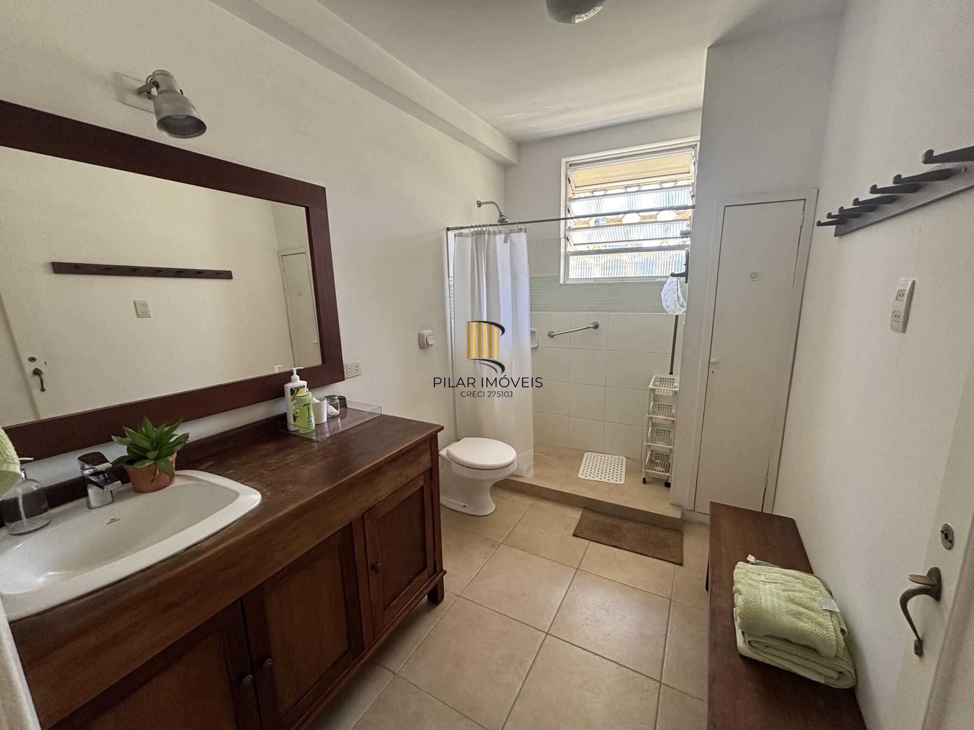 3 quartos com 151m² de área útil, além de lindo terraço no centro de poa