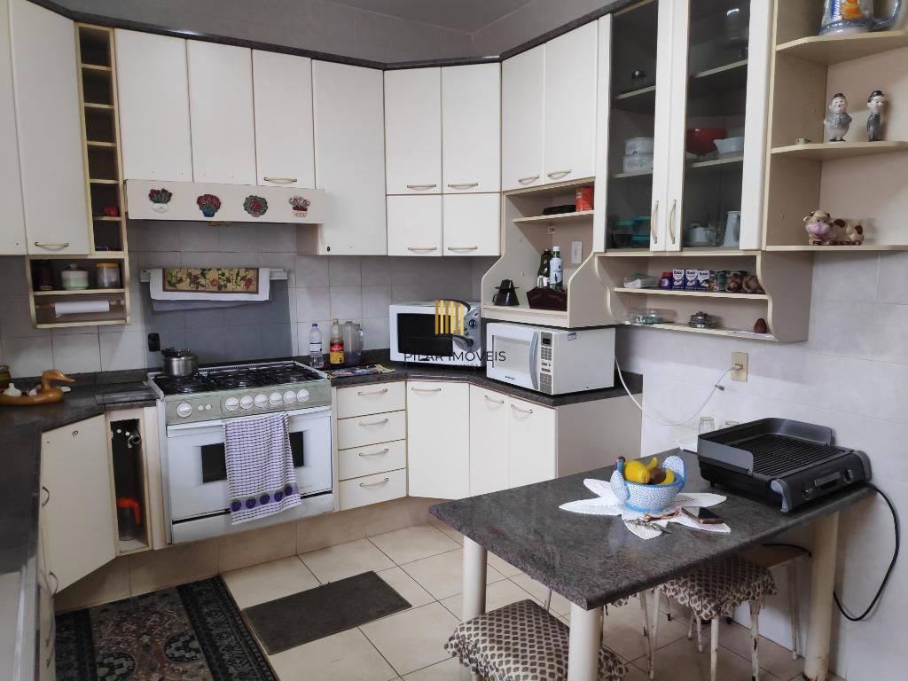 Casa para Venda - 460m², 3 dormitórios, 3 vagas - Três Figueiras