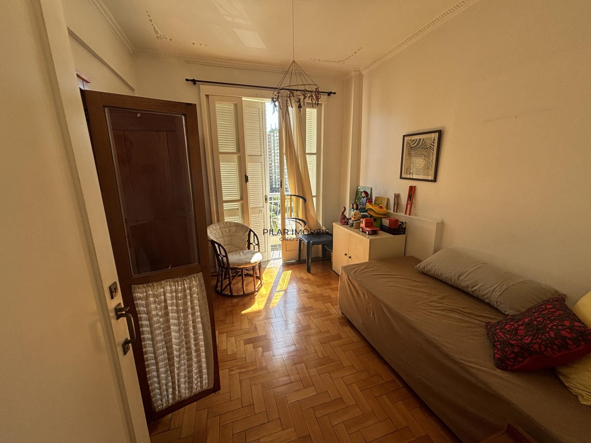 3 quartos com 151m² de área útil, além de lindo terraço no centro de poa