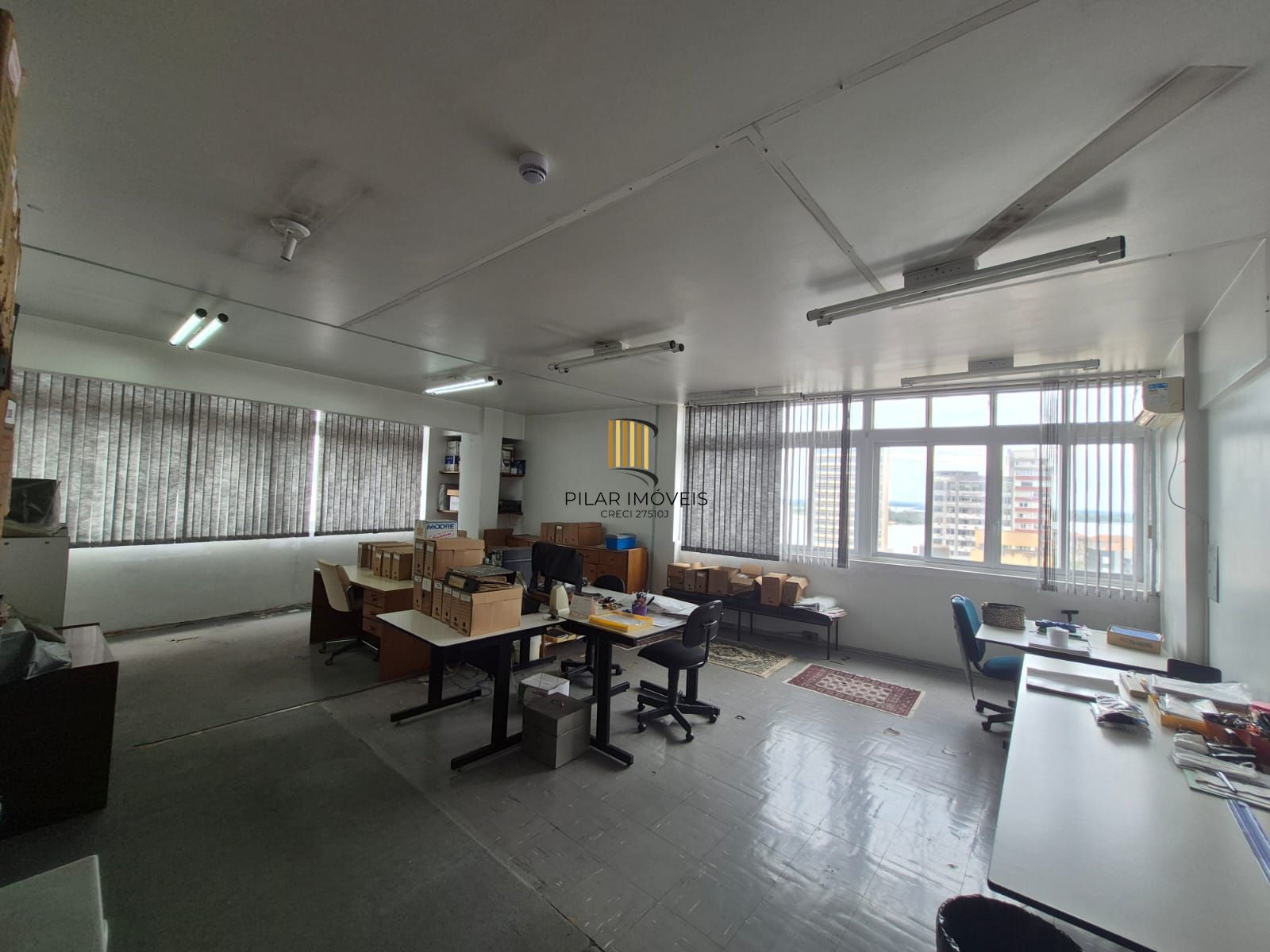 Vende conjunto de salas com 121,07 m²