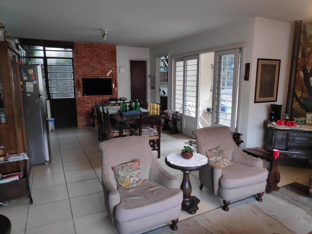 Casa para Venda - 460m², 3 dormitórios, 3 vagas - Três Figueiras