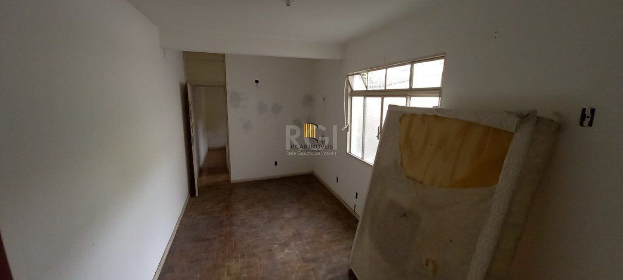 Sobrado para Venda - 110m², 4 dormitórios, sendo 1 suites, 2 vagas - Floresta