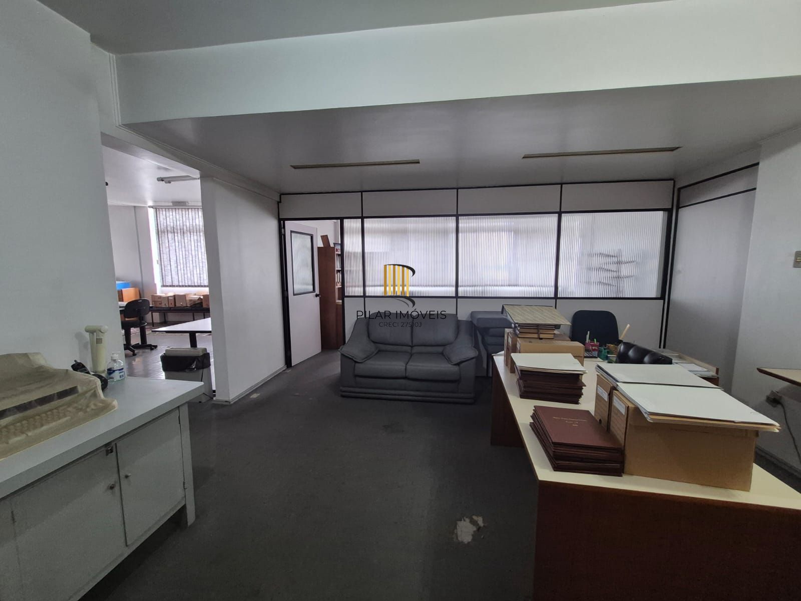 Vende conjunto de salas com 121,07 m²