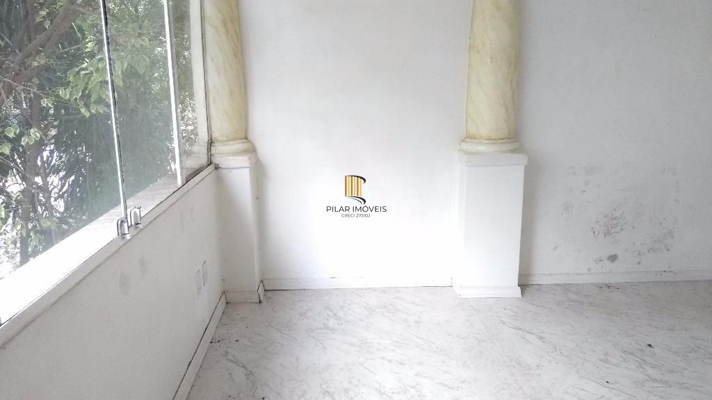 Casa para Venda - 485m², 5 dormitórios, sendo 1 suites, 1 vaga - Petrópolis