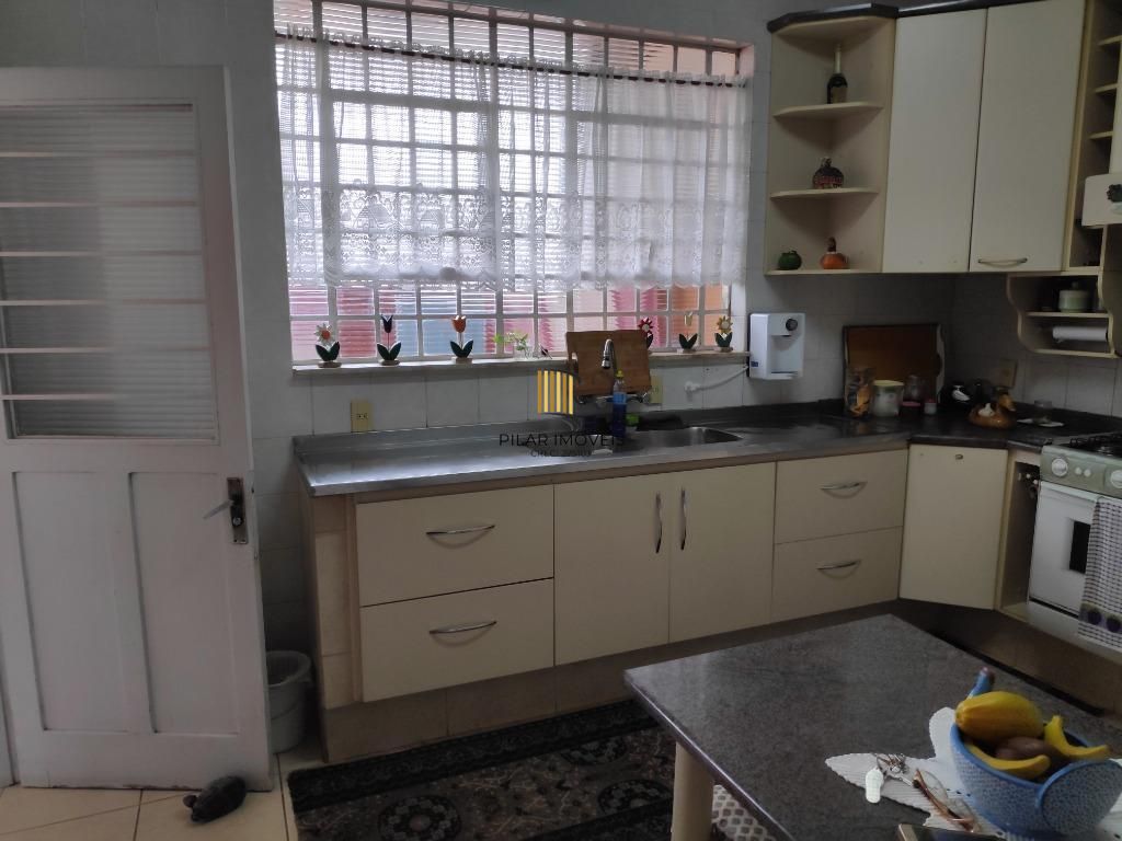 Casa para Venda - 460m², 3 dormitórios, 3 vagas - Três Figueiras