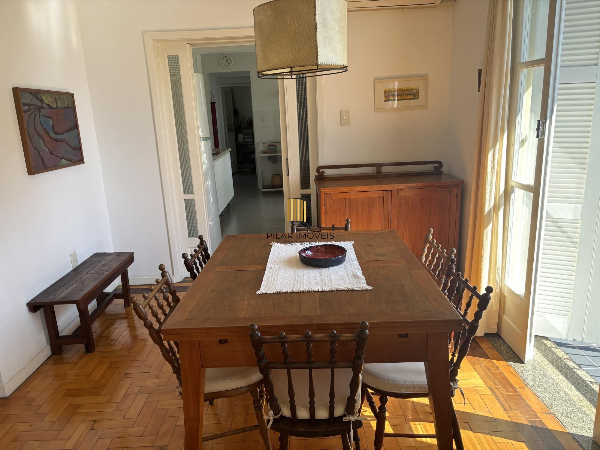 3 quartos com 151m² de área útil, além de lindo terraço no centro de poa