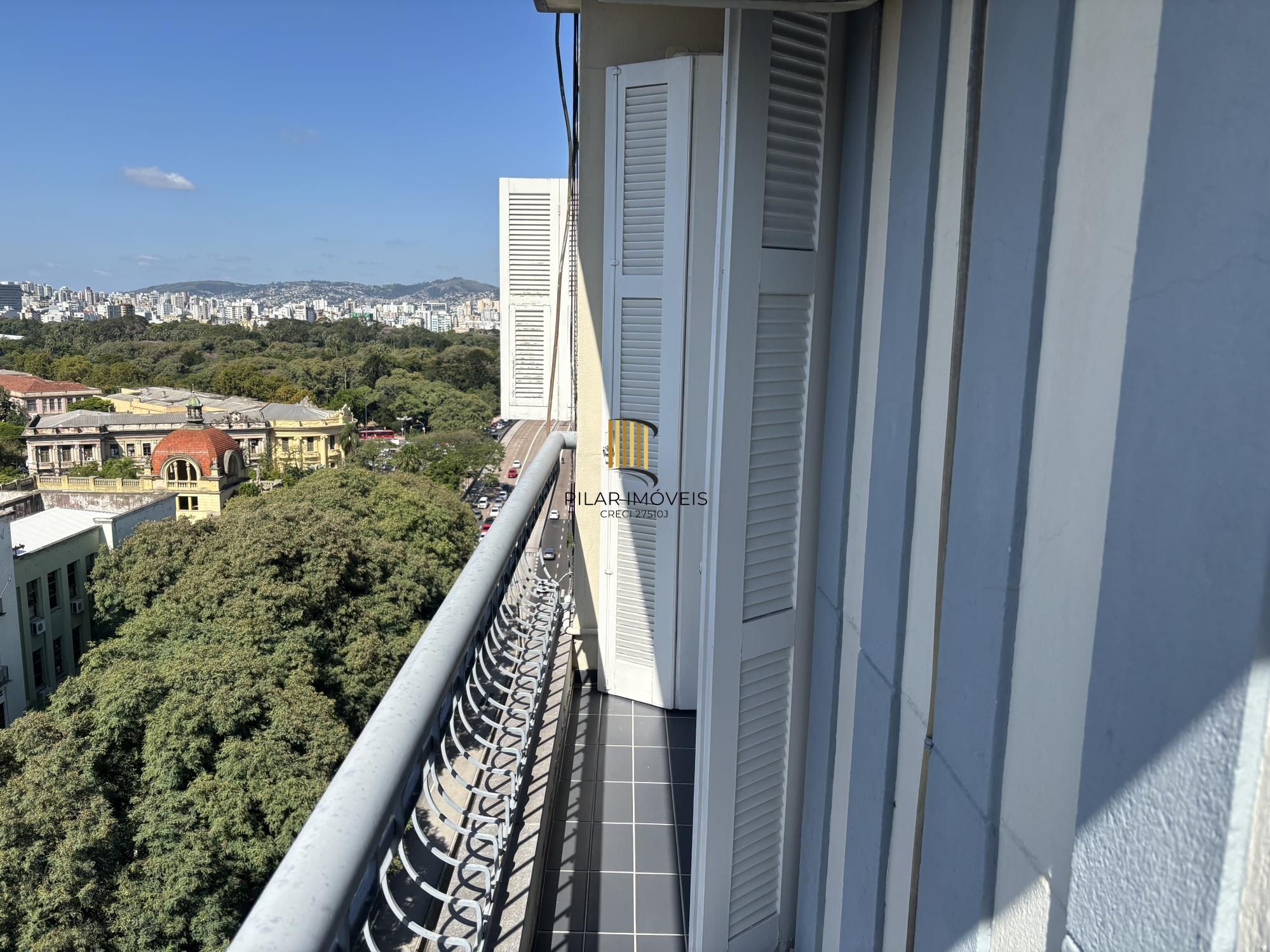 3 quartos com 151m² de área útil, além de lindo terraço no centro de poa
