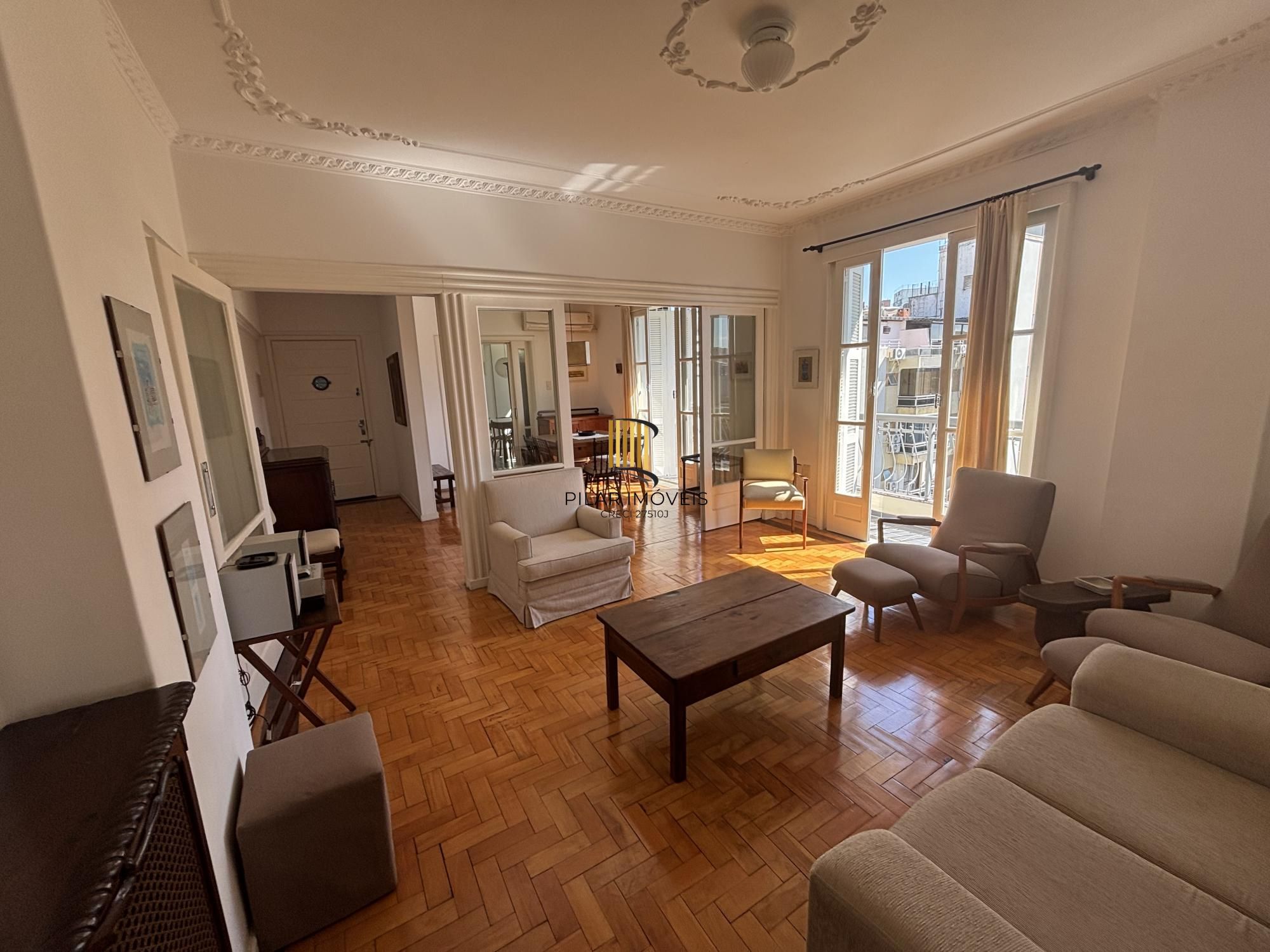 3 quartos com 151m² de área útil, além de lindo terraço no centro de poa