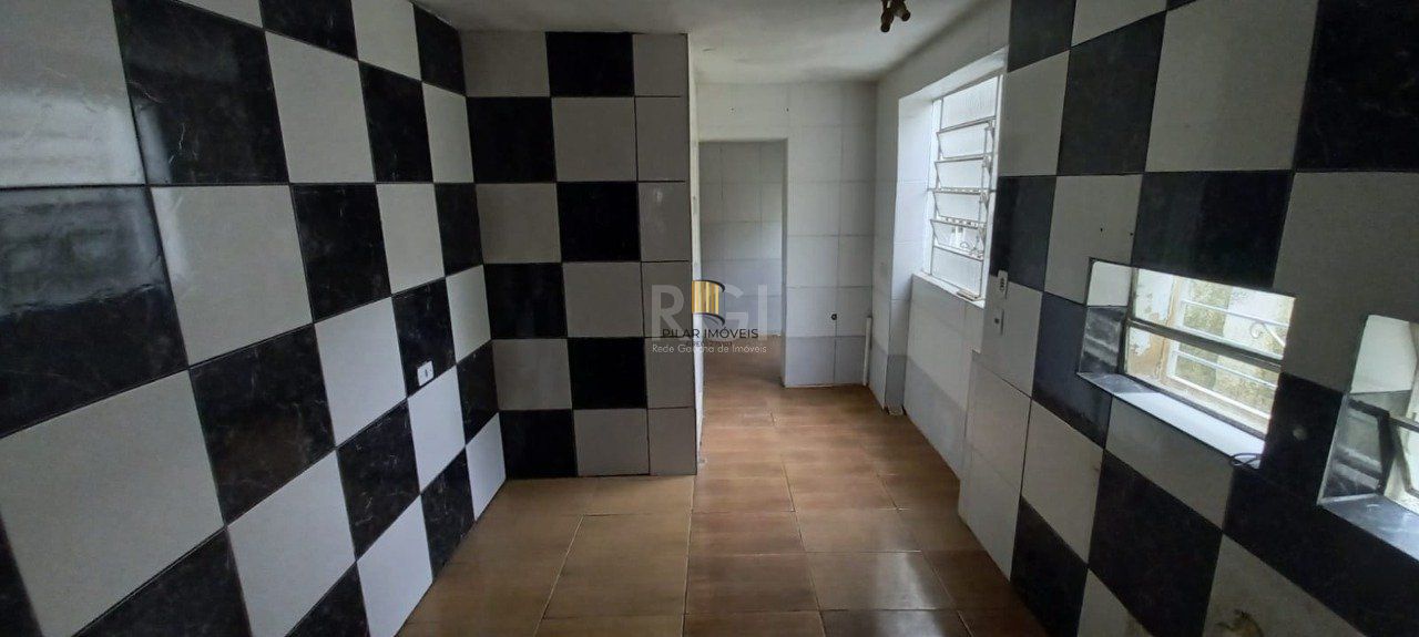 Sobrado para Venda - 110m², 4 dormitórios, sendo 1 suites, 2 vagas - Floresta