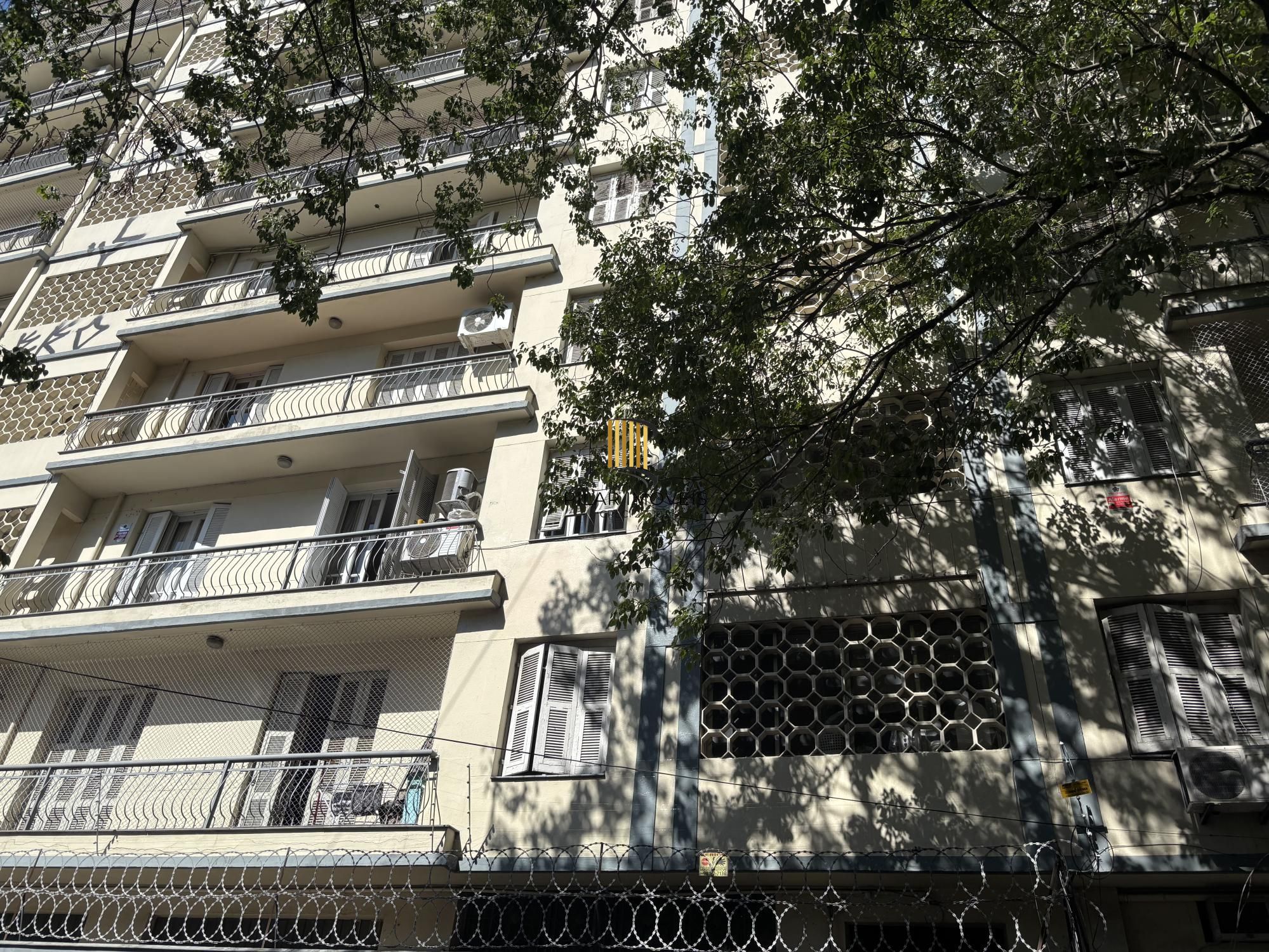 3 quartos com 151m² de área útil, além de lindo terraço no centro de poa