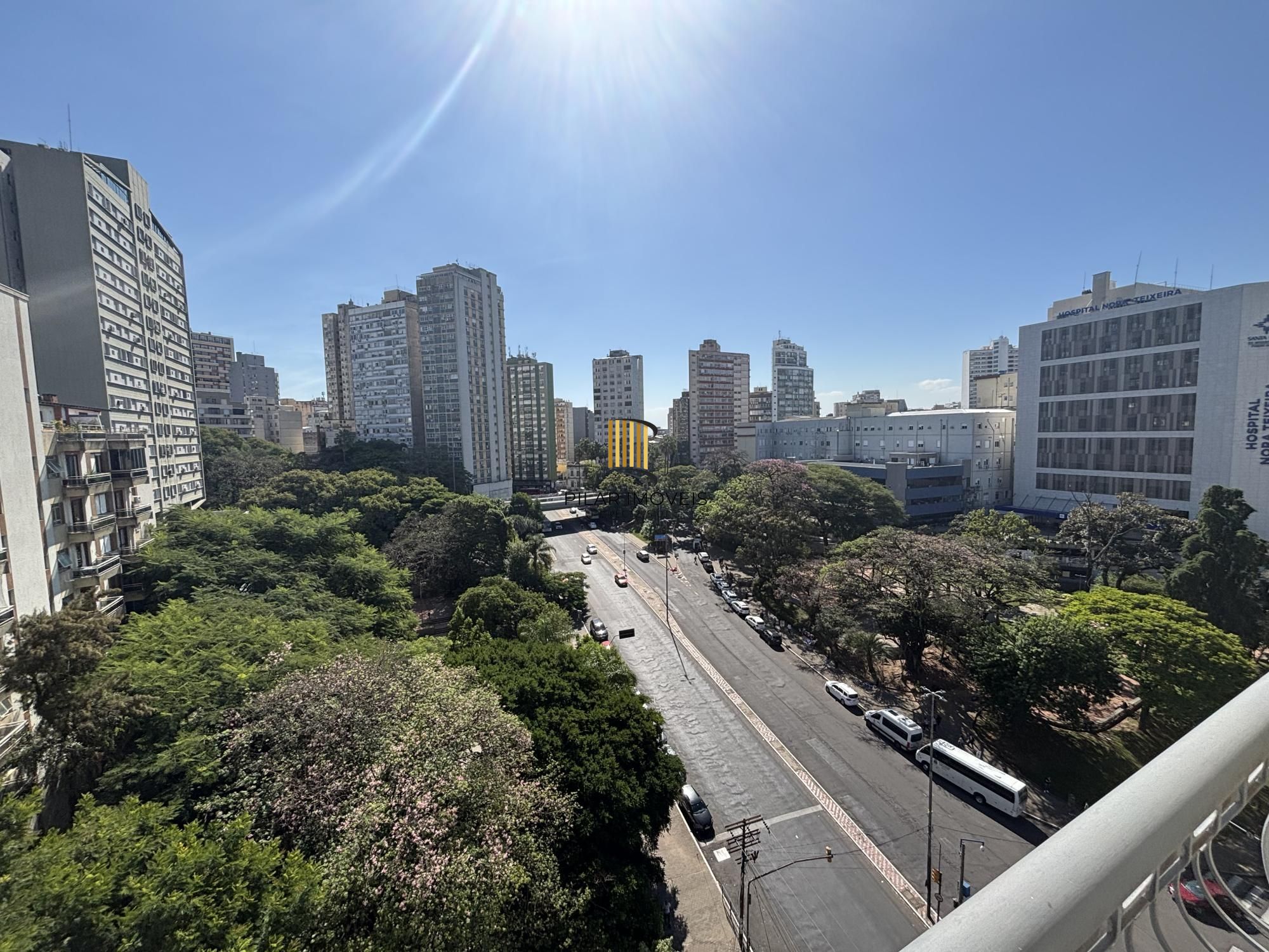 3 quartos com 151m² de área útil, além de lindo terraço no centro de poa