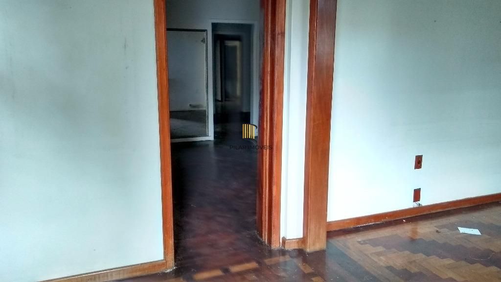 Casa para Venda - 485m², 5 dormitórios, sendo 1 suites, 1 vaga - Petrópolis