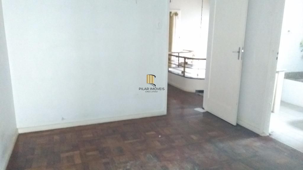 Casa para Venda - 485m², 5 dormitórios, sendo 1 suites, 1 vaga - Petrópolis
