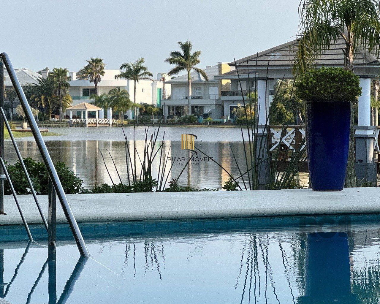 Casa de Condomínio 6 dormitórios no bairro Atlântida Sul