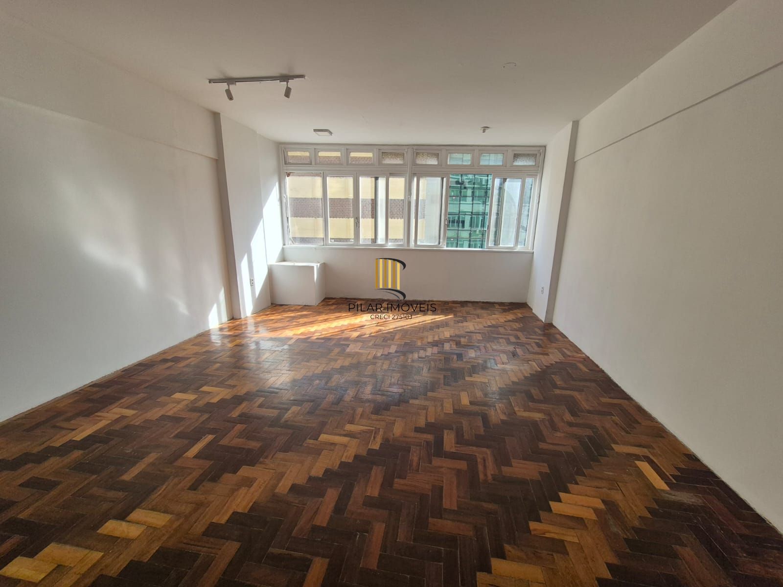 Venda  sala com 51.18m², Centro Histórico.