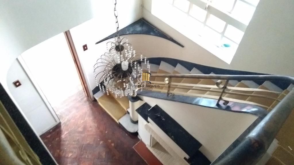 Casa para Venda - 485m², 5 dormitórios, sendo 1 suites, 1 vaga - Petrópolis
